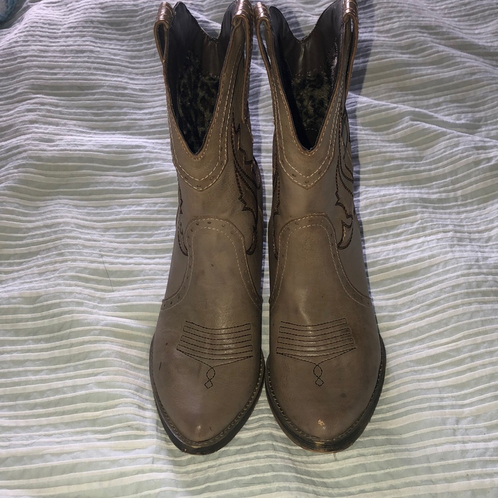 Brown calf height cowgirl boots!